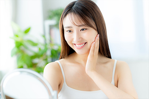 喜ぶ女性のイメージ